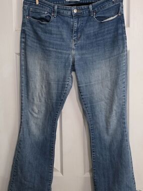 Signature by Levi Strauss Women's Faded Blue Bootcut Jeans